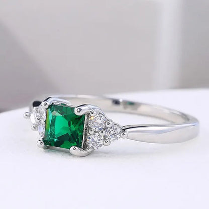 Fashion Jewelry Emerald Diamond 925 Sterling Silver Ring Elegant Bride Wedding Engagement Party Gift Accessory for Women Rings Size 5-11