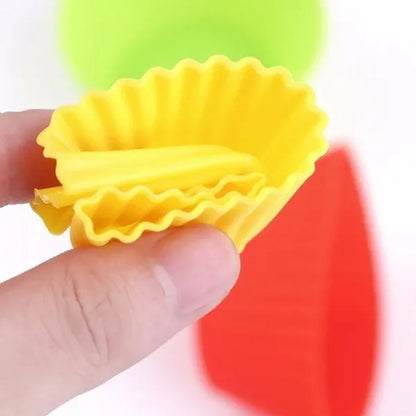 12PCS silicone muffin cups, silicone molds in the form of baking cups for kitchen baking tools, cakes and muffin pans (random color)