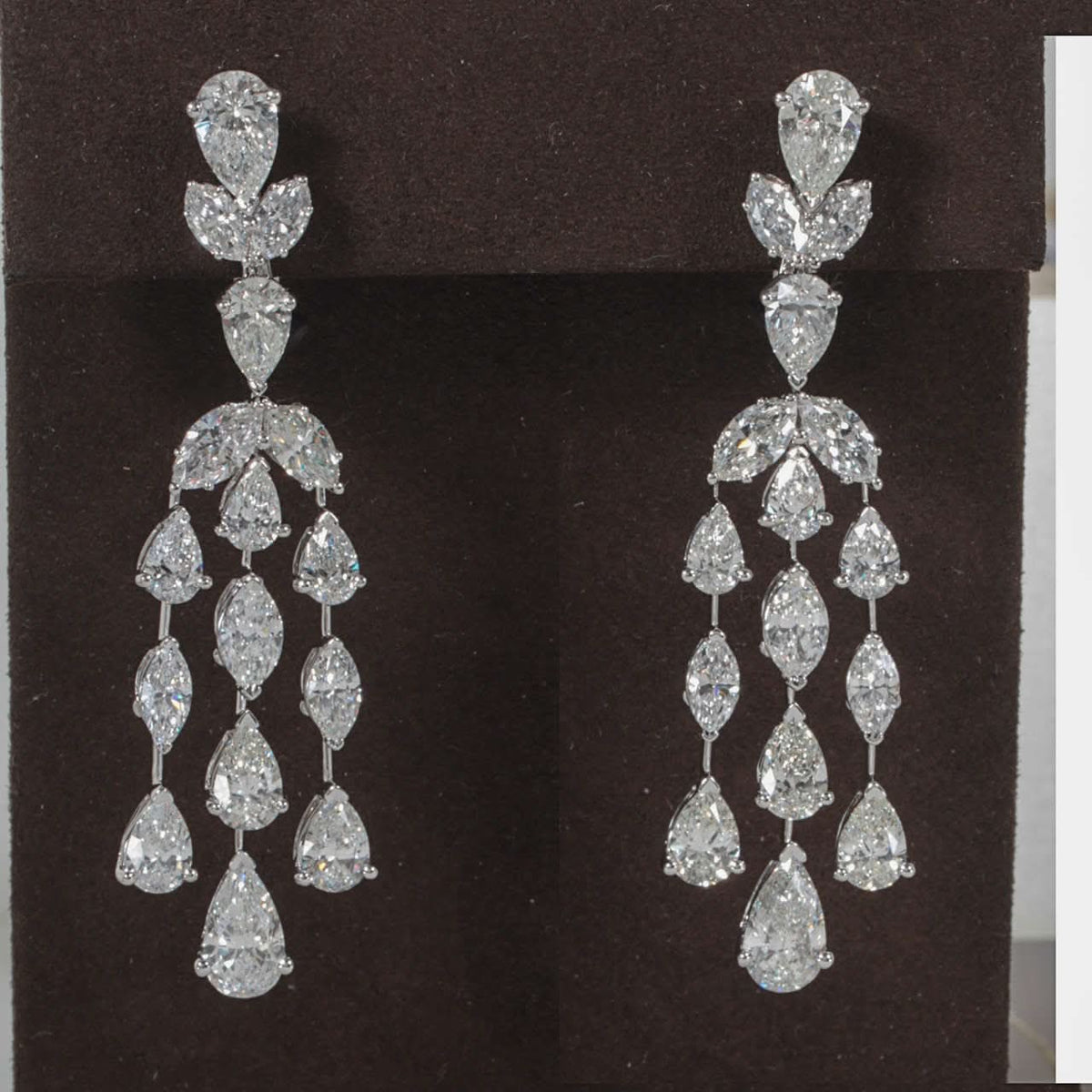 https://a.1stdibscdn.com/archivesE/jewelry/1stdibs/061614/DiamondScene_CC_DM//07/B.jpg