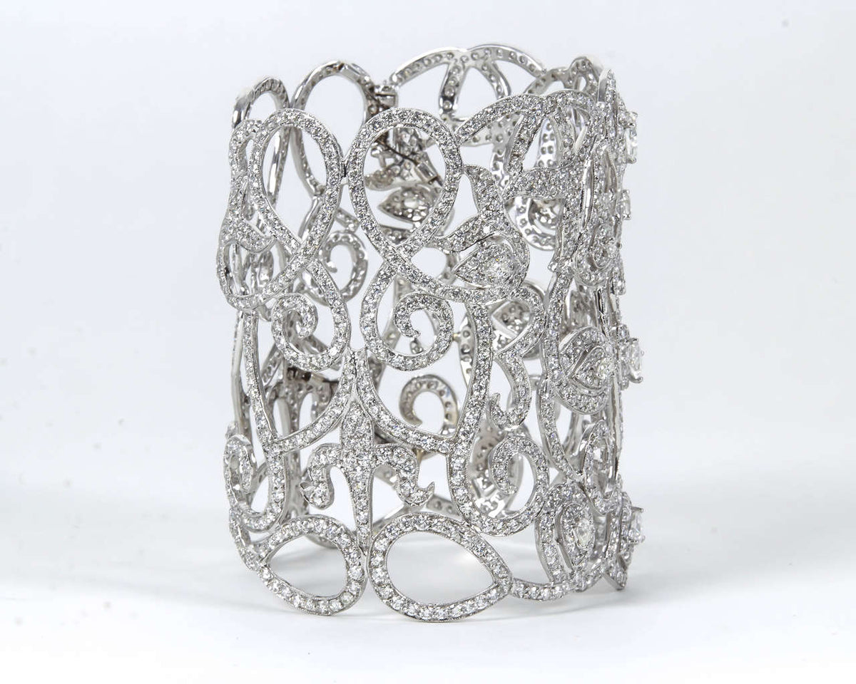 https://a.1stdibscdn.com/archivesE/jewelry/1stdibs/031815/DiamondScene_CC_DM//04/Diamond%20Scene%2020.jpg