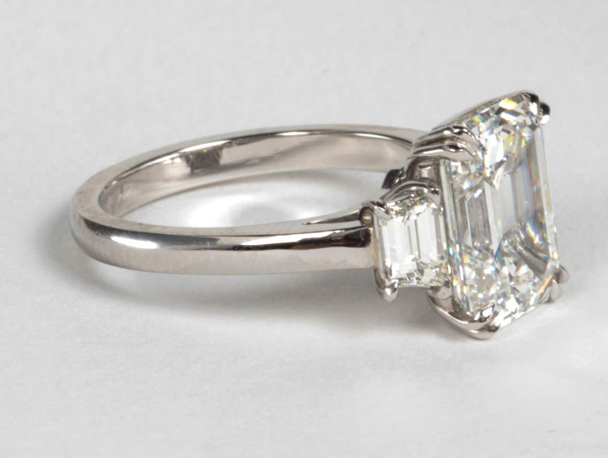 https://a.1stdibscdn.com/archivesE/jewelry/1stdibs/011314/DiamondSceneCC_DM//06/IMG_6824.jpg