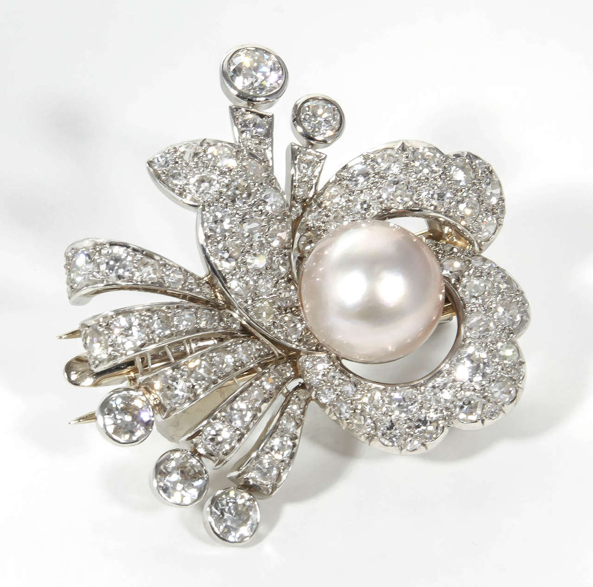 https://a.1stdibscdn.com/archivesE/jewelry/1stdibs/061115/DiamondScene_JWL_CC_DM//01/IMG_5549.jpg