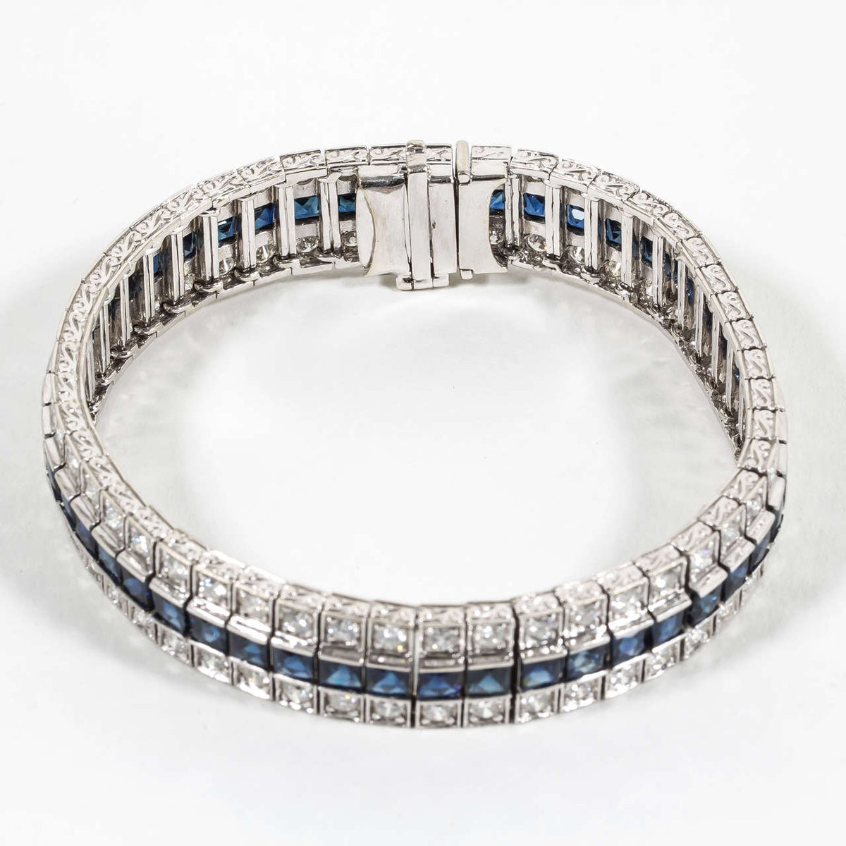 https://a.1stdibscdn.com/archivesE/jewelry/1stdibs/120814/DiamondScene_CC_DM//06/IMG_4517.jpg