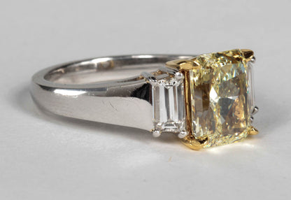 Unique GIA 2.86ct Fancy Light Yellow Radiant Diamond Platinum Engagement Ring