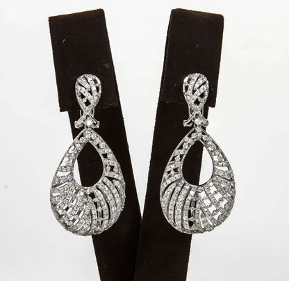 https://a.1stdibscdn.com/archivesE/jewelry/1stdibs/061115/DiamondScene_JWL_CC_DM//10/B_1.jpg