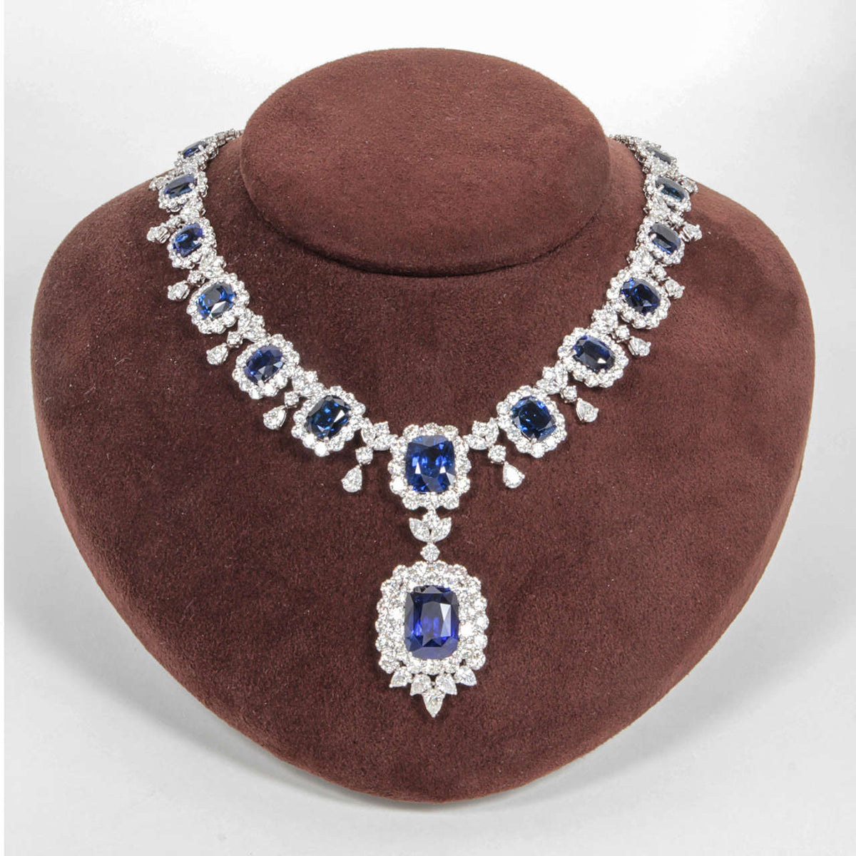 https://a.1stdibscdn.com/archivesE/jewelry/1stdibs/051514/DiamondScene_CC_DM//10/IMG_5737.jpg