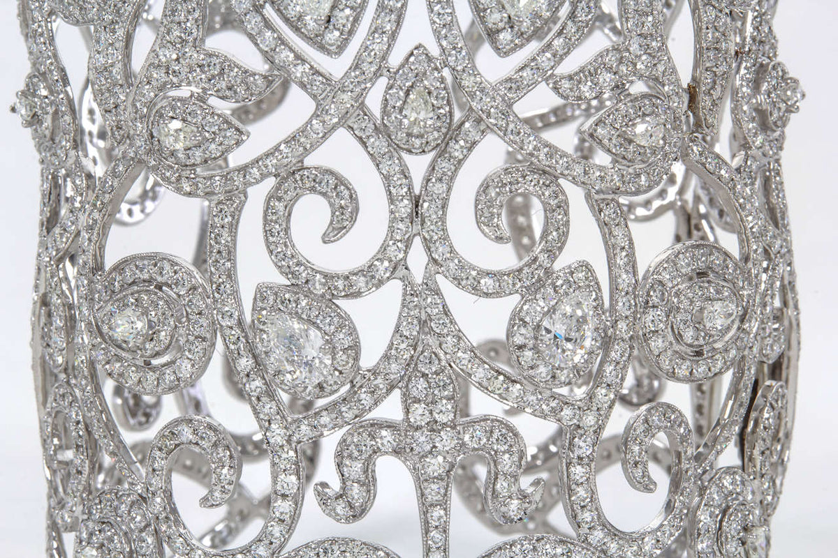 https://a.1stdibscdn.com/archivesE/jewelry/1stdibs/031815/DiamondScene_CC_DM//04/B.jpg