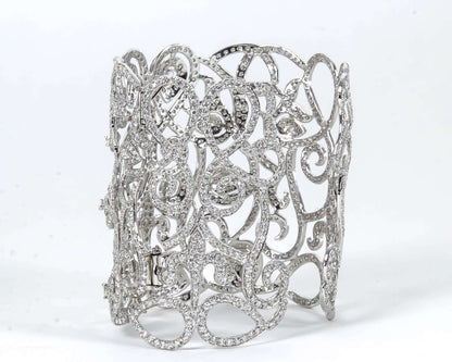 https://a.1stdibscdn.com/archivesE/jewelry/1stdibs/031815/DiamondScene_CC_DM//04/Diamond%20Scene%2021.jpg