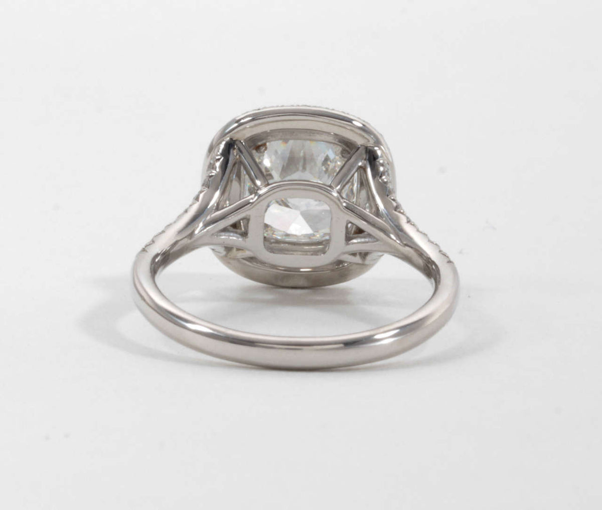 https://a.1stdibscdn.com/archivesE/jewelry/1stdibs/091214/DiamondScene_CC_DM//03/IMG_0517.jpg