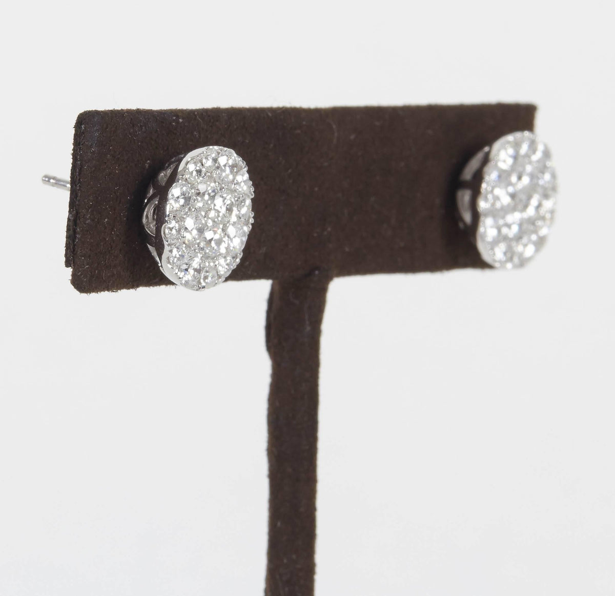 Diamond Scene 1.68ct Round Diamond Cluster 18k Gold Stud Earrings