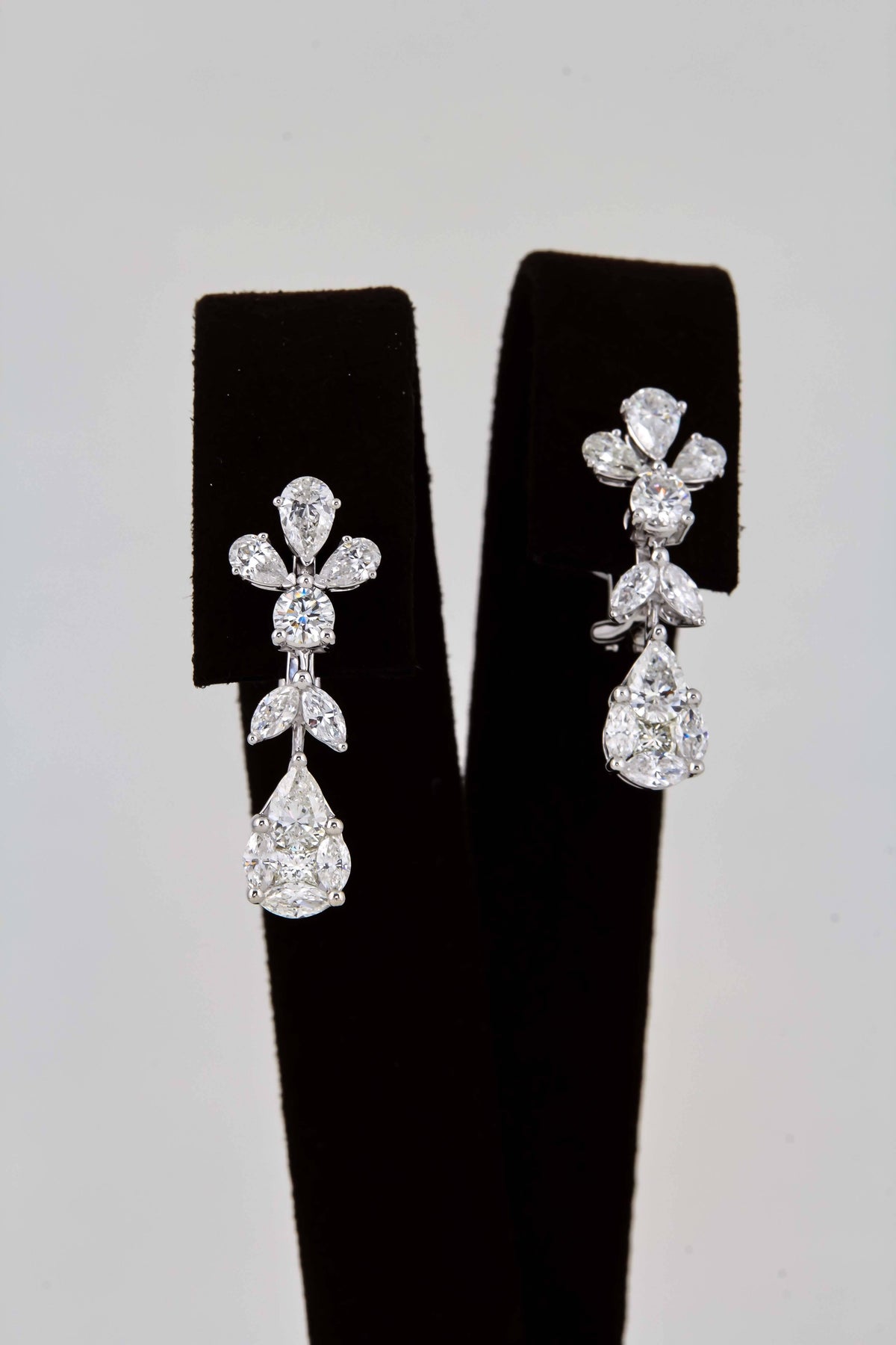 https://a.1stdibscdn.com/classic-diamond-drop-earrings-for-sale-picture-3/j_415/j_168438521661970464321/IMG_1785_master.jpg