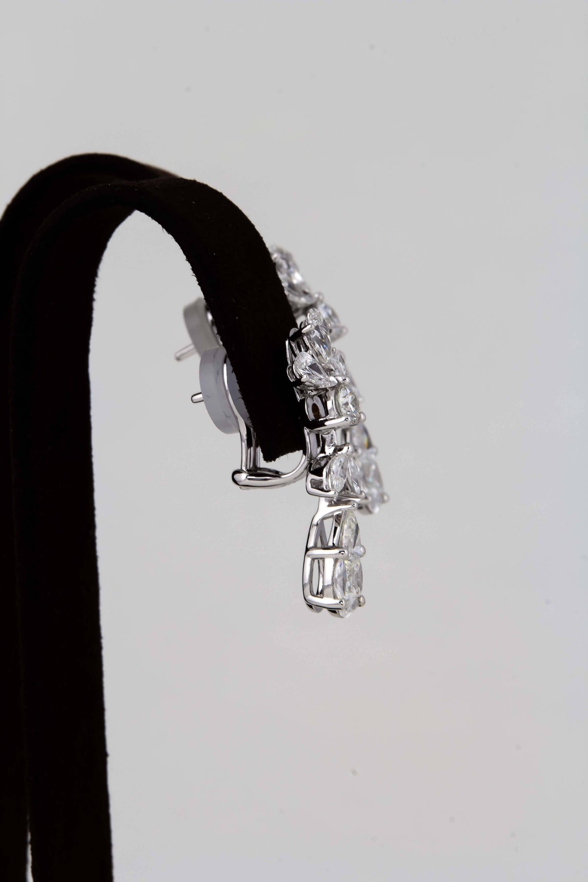 Classic 18k White Gold Diamond Drop Earrings in Pear Shape