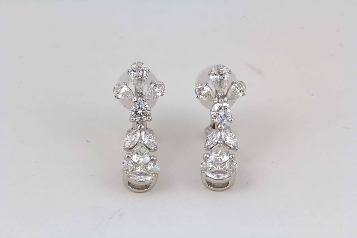 Classic 18k White Gold Diamond Drop Earrings in Pear Shape