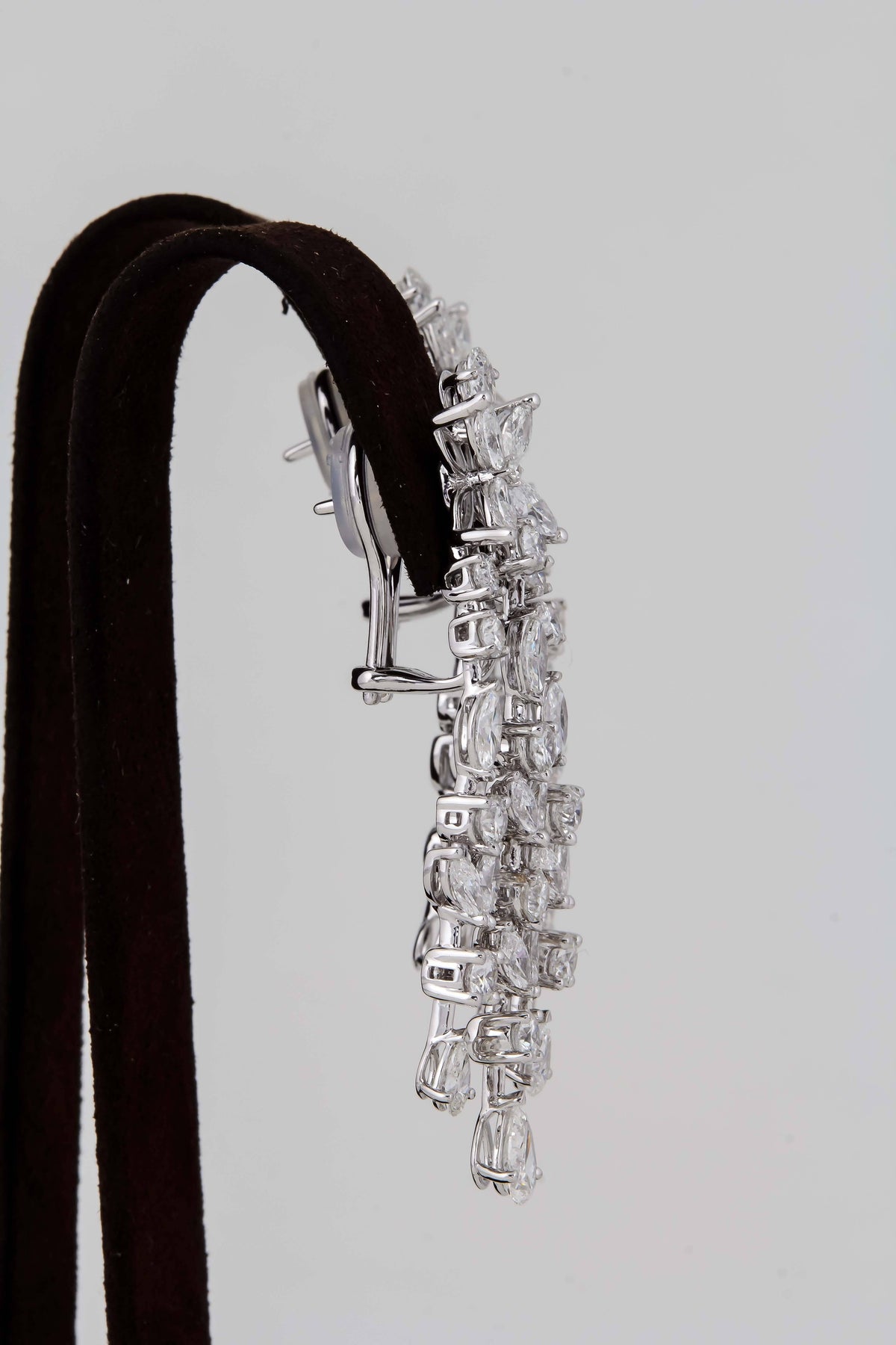 https://a.1stdibscdn.com/diamond-chandelier-earrings-for-sale-picture-9/j_415/j_2072113/7DECD83C_5C50_491A_BFFB_1631113121995_master.jpeg