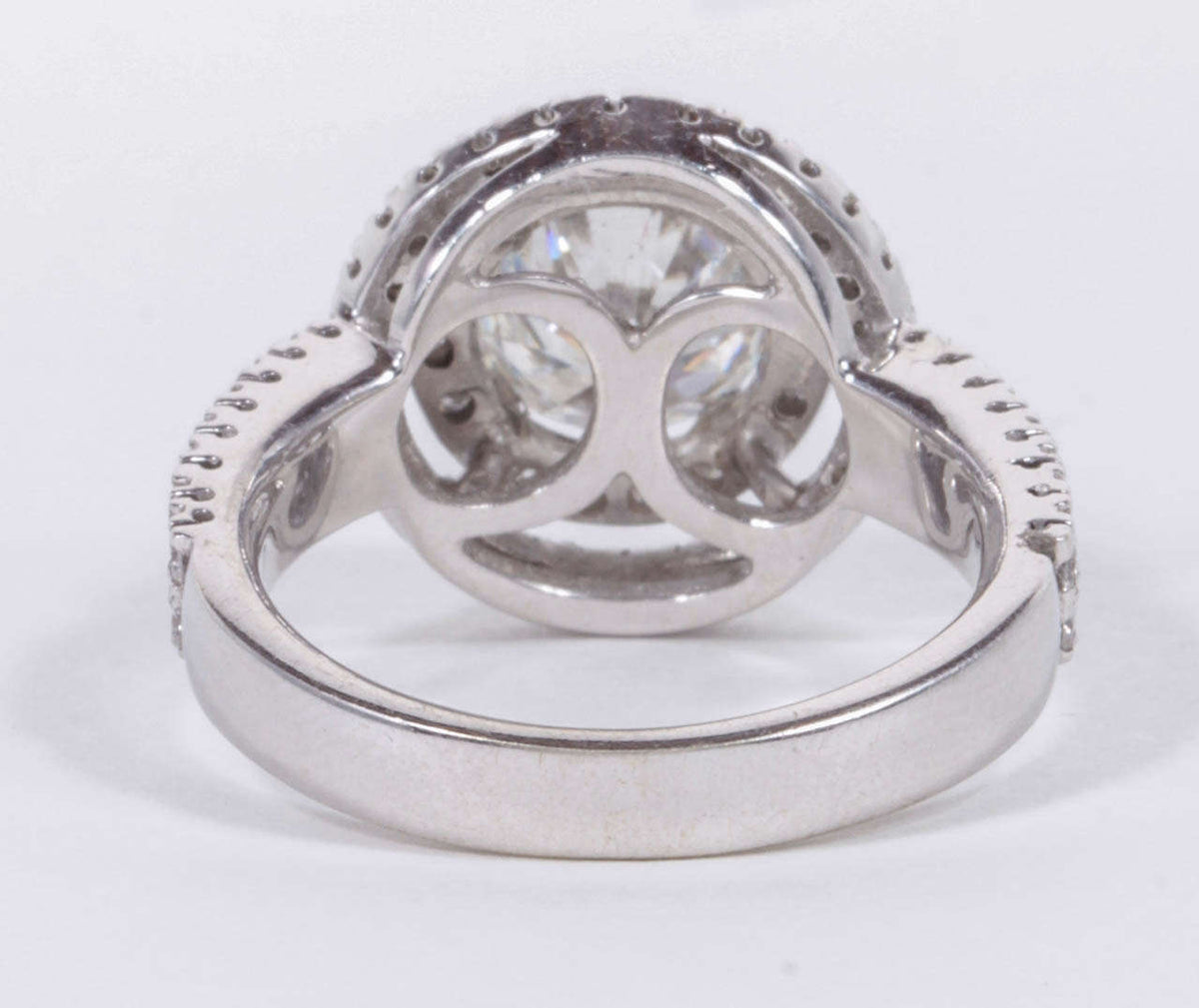 https://a.1stdibscdn.com/archivesE/jewelry/1stdibs/042114/DiamondScene_CC_DM//02/IMG_4358.jpg