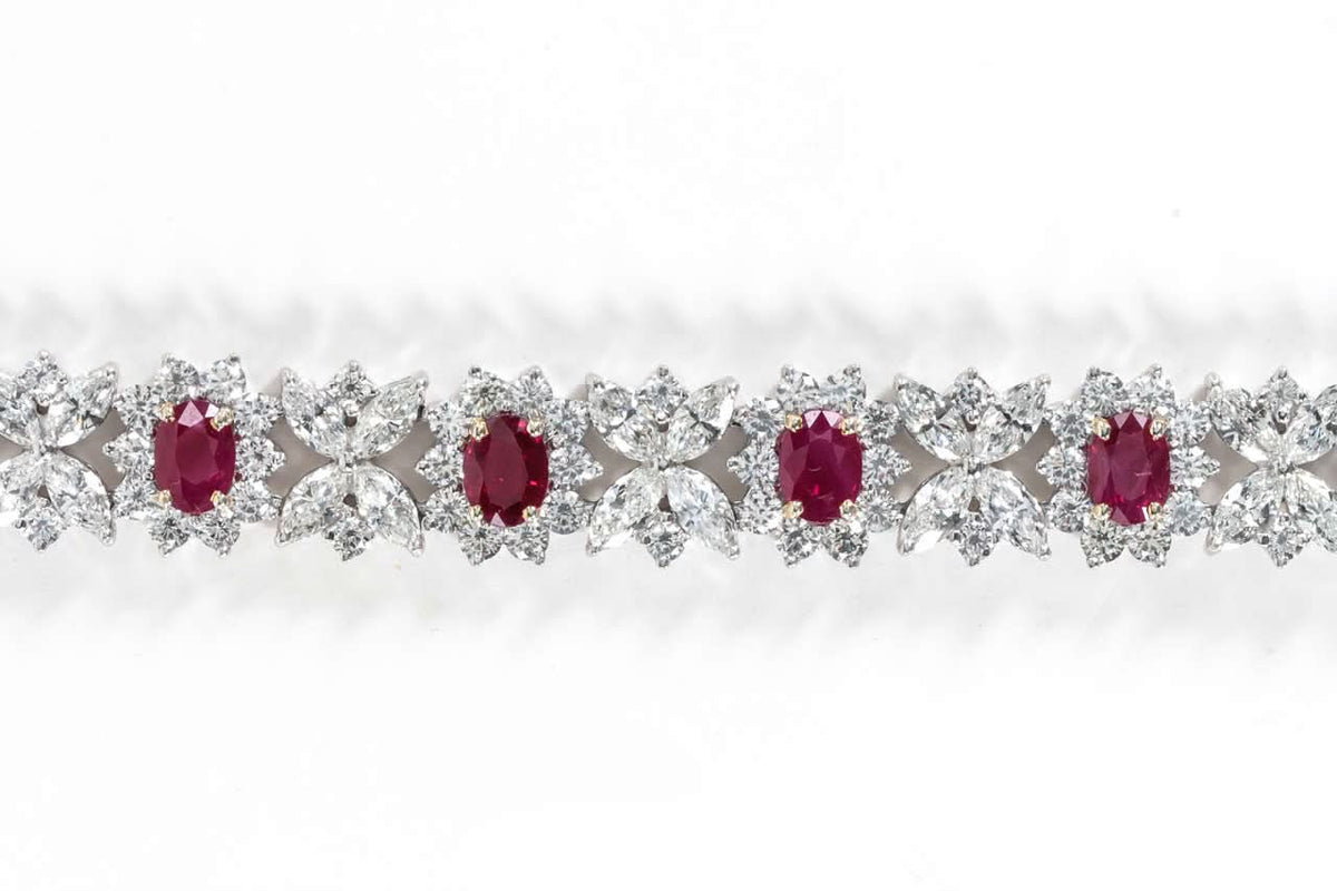 https://a.1stdibscdn.com/archivesE/jewelry/1stdibs/120814/DiamondScene_CC_DM//07/IMG_4574.jpg
