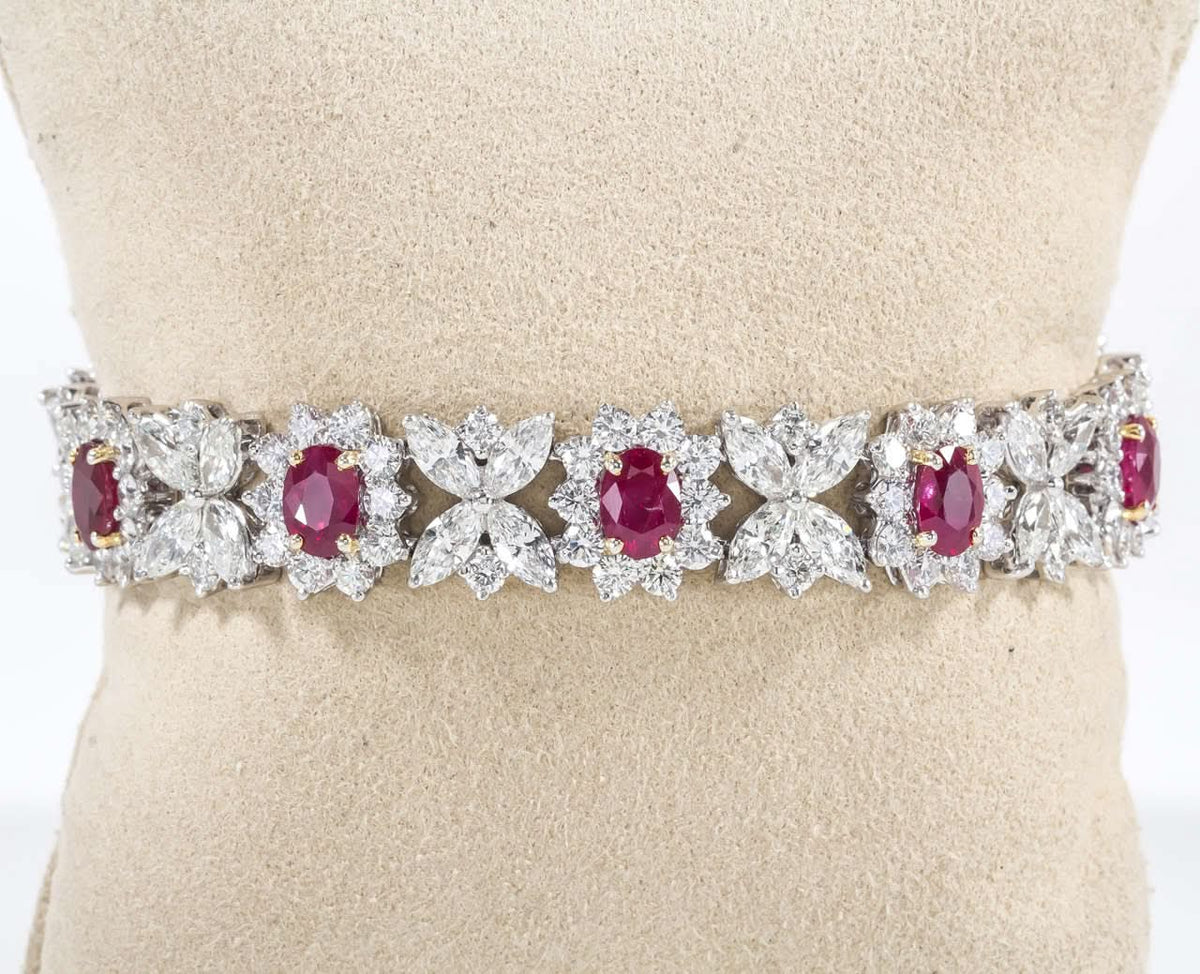 https://a.1stdibscdn.com/archivesE/jewelry/1stdibs/120814/DiamondScene_CC_DM//07/IMG_4516.jpg