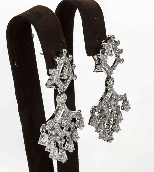 https://a.1stdibscdn.com/archivesE/jewelry/1stdibs/061115/DiamondScene_JWL_CC_DM//09/IMG_5607.jpg