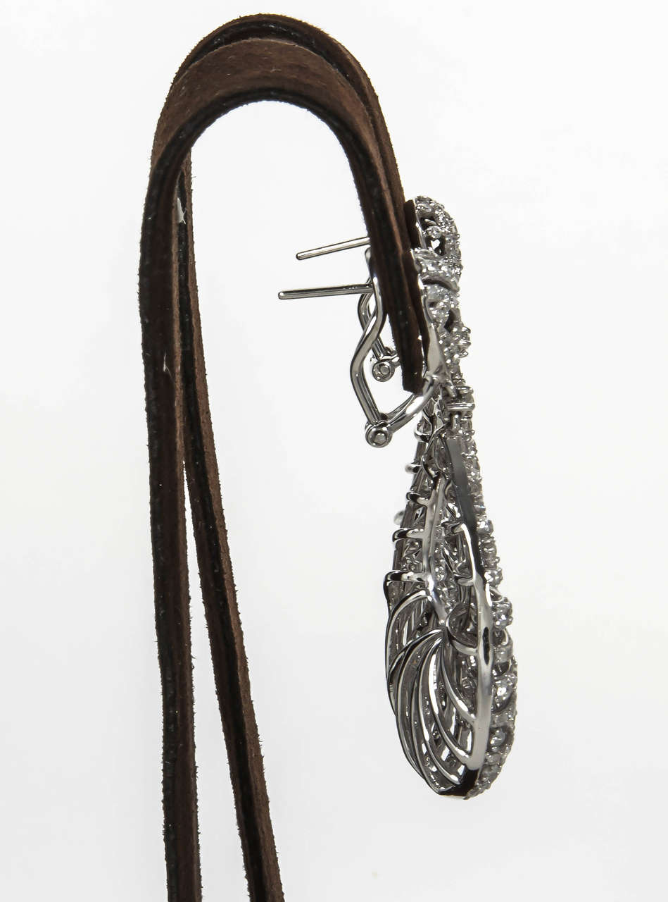 https://a.1stdibscdn.com/archivesE/jewelry/1stdibs/061115/DiamondScene_JWL_CC_DM//10/X.jpg