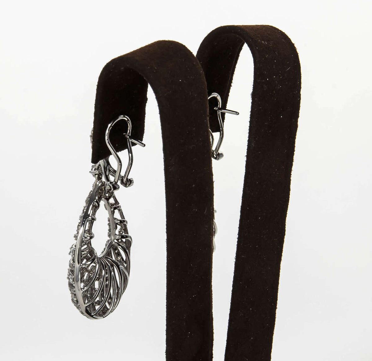 https://a.1stdibscdn.com/archivesE/jewelry/1stdibs/061115/DiamondScene_JWL_CC_DM//10/IMG_5617.jpg