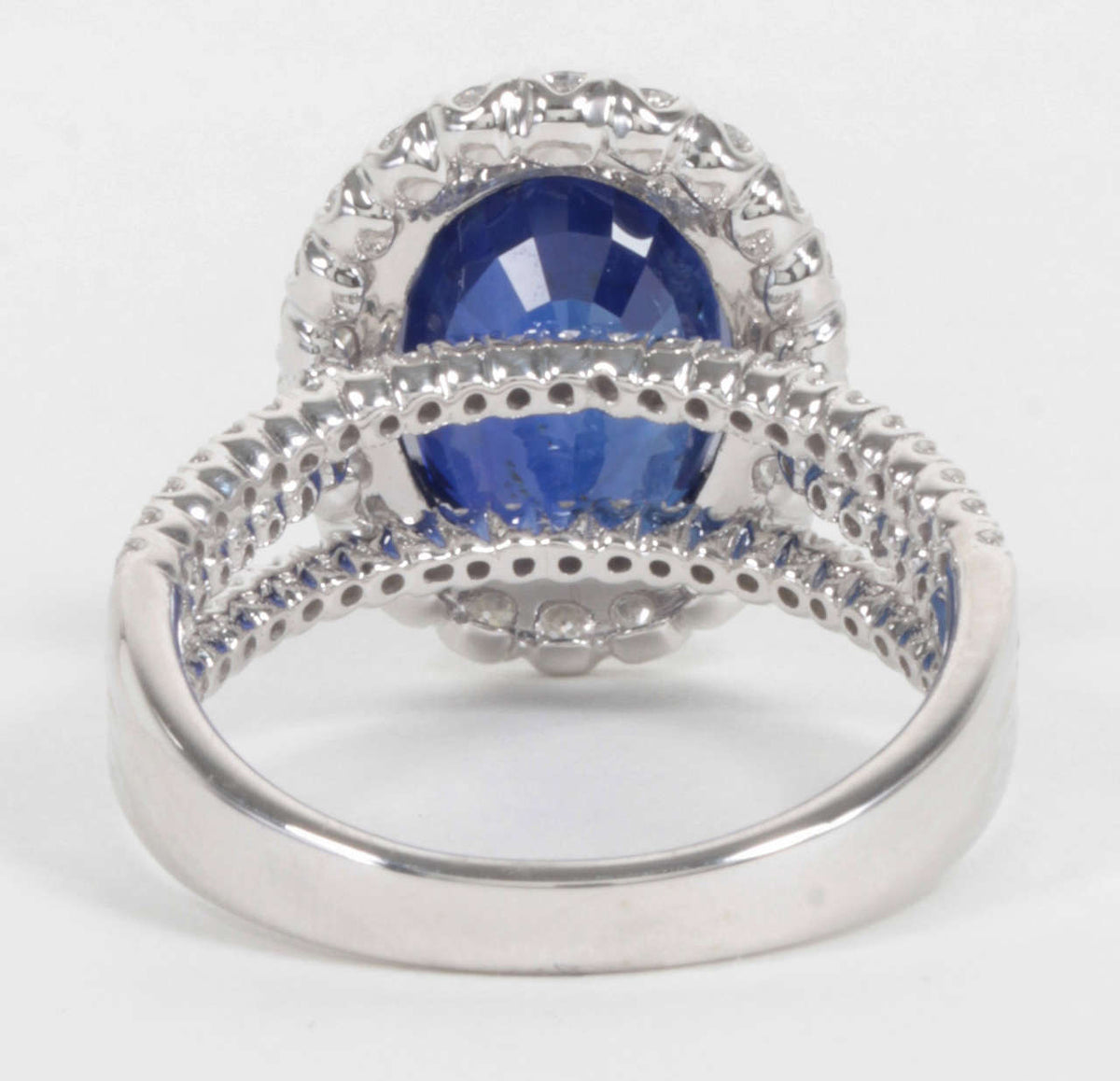 https://a.1stdibscdn.com/archivesE/jewelry/1stdibs/051514/DiamondScene_CC_DM//04/IMG_5681.jpg