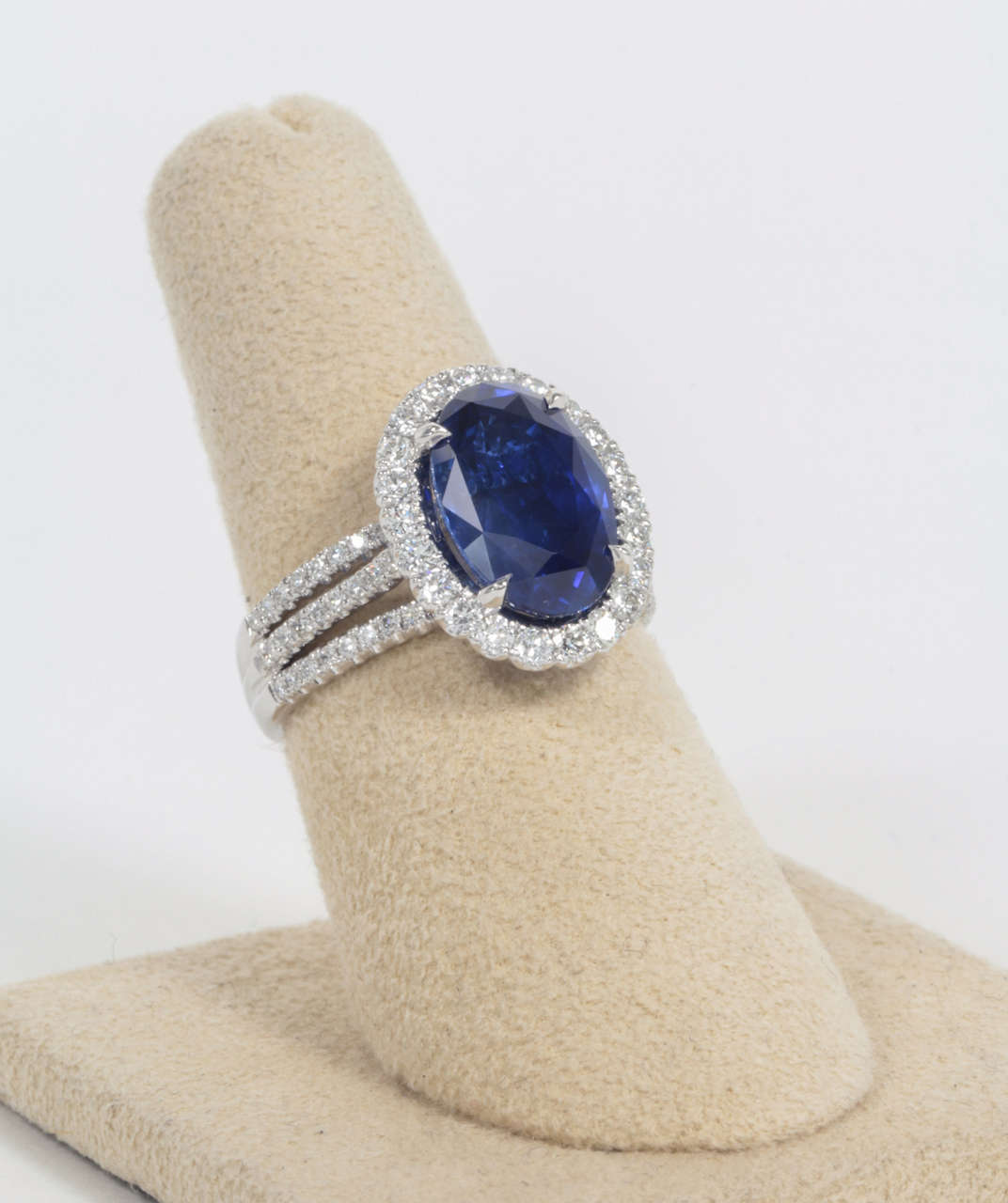 https://a.1stdibscdn.com/archivesE/jewelry/1stdibs/051514/DiamondScene_CC_DM//04/IMG_5680.jpg