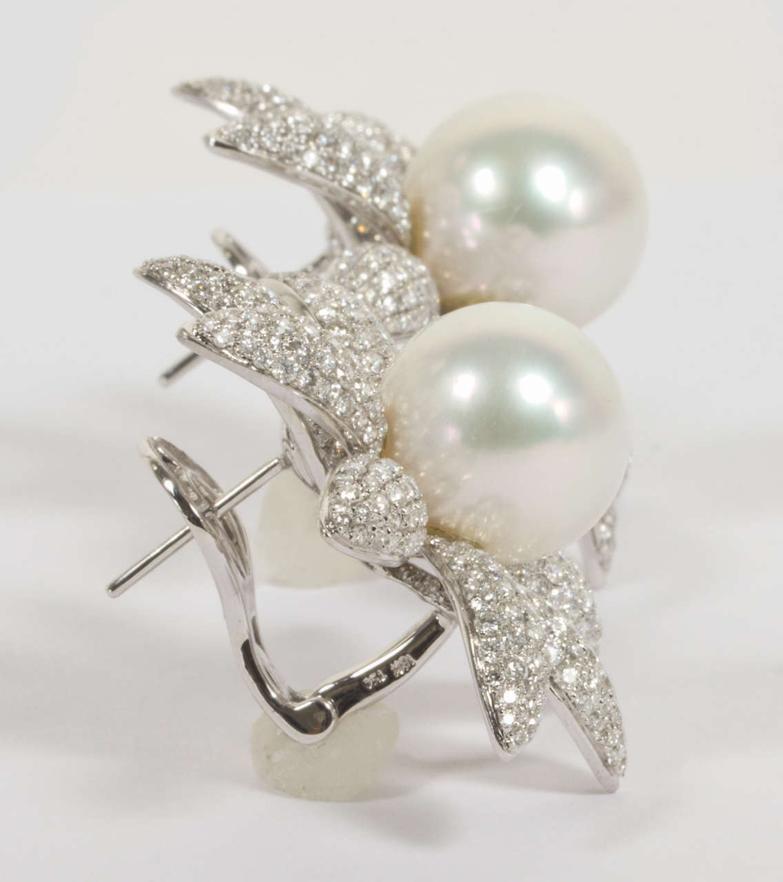 https://a.1stdibscdn.com/archivesE/jewelry/1stdibs/051514/DiamondScene_CC_DM//06/IMG_5698.jpg