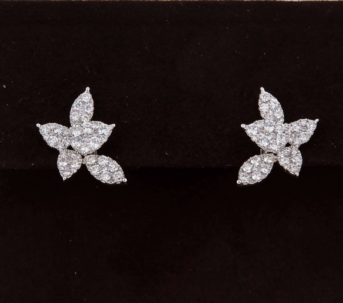 https://a.1stdibscdn.com/classic-diamond-gold-cluster-earrings-for-sale-picture-3/j_415/j_261533921746539115798/IMG_5819_master.jpg