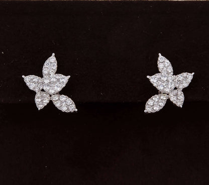 https://a.1stdibscdn.com/classic-diamond-gold-cluster-earrings-for-sale-picture-3/j_415/j_261533921746539115798/IMG_5819_master.jpg