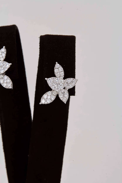 https://a.1stdibscdn.com/classic-diamond-gold-cluster-earrings-for-sale-picture-5/j_415/j_261533921746539116846/IMG_5821_master.jpg