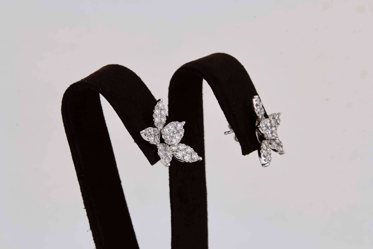 https://a.1stdibscdn.com/classic-diamond-gold-cluster-earrings-for-sale-picture-7/j_415/j_261533921746539117860/IMG_5823_master.jpg
