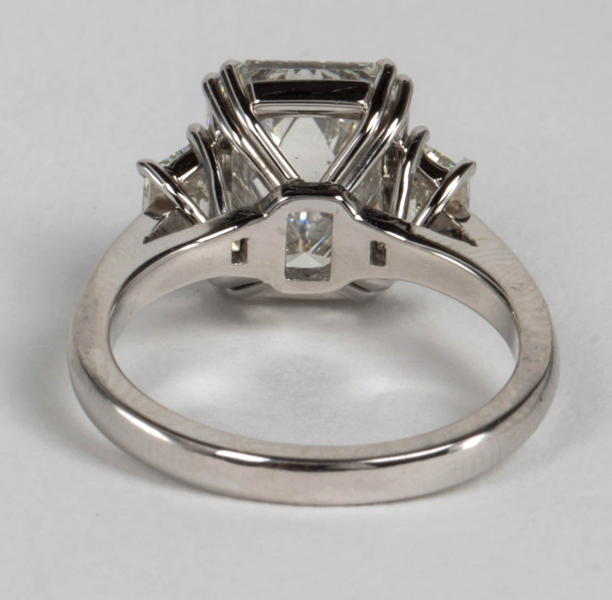 https://a.1stdibscdn.com/archivesE/jewelry/1stdibs/011314/DiamondSceneCC_DM//06/IMG_6825.jpg