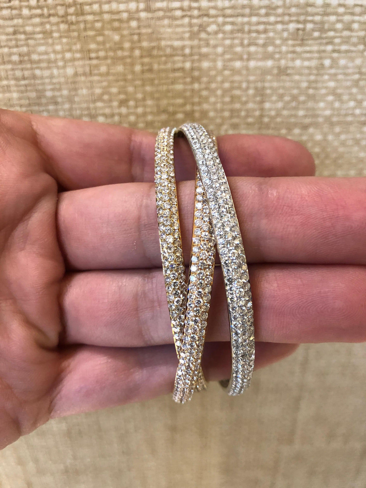 Luxurious 18k Tri-Color Gold Interlocked Diamond Bangle Bracelet Set