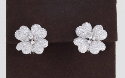 https://a.1stdibscdn.com/diamond-white-gold-flower-earrings-for-sale-picture-3/j_415/j_114510421612457332619/IMG_7514_master.jpg?width=768
