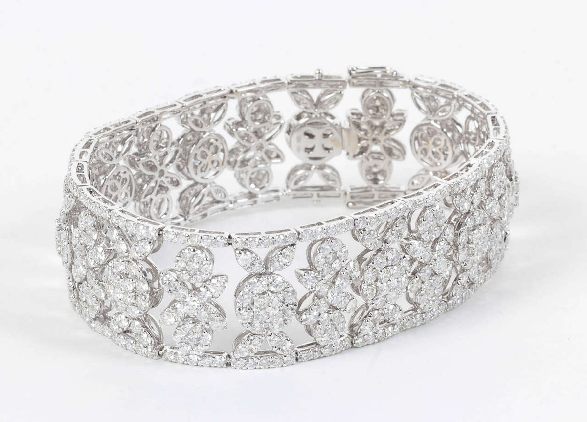 Exquisite 20.03 Carat Round Brilliant Wide Diamond Wreathe Style Bracelet