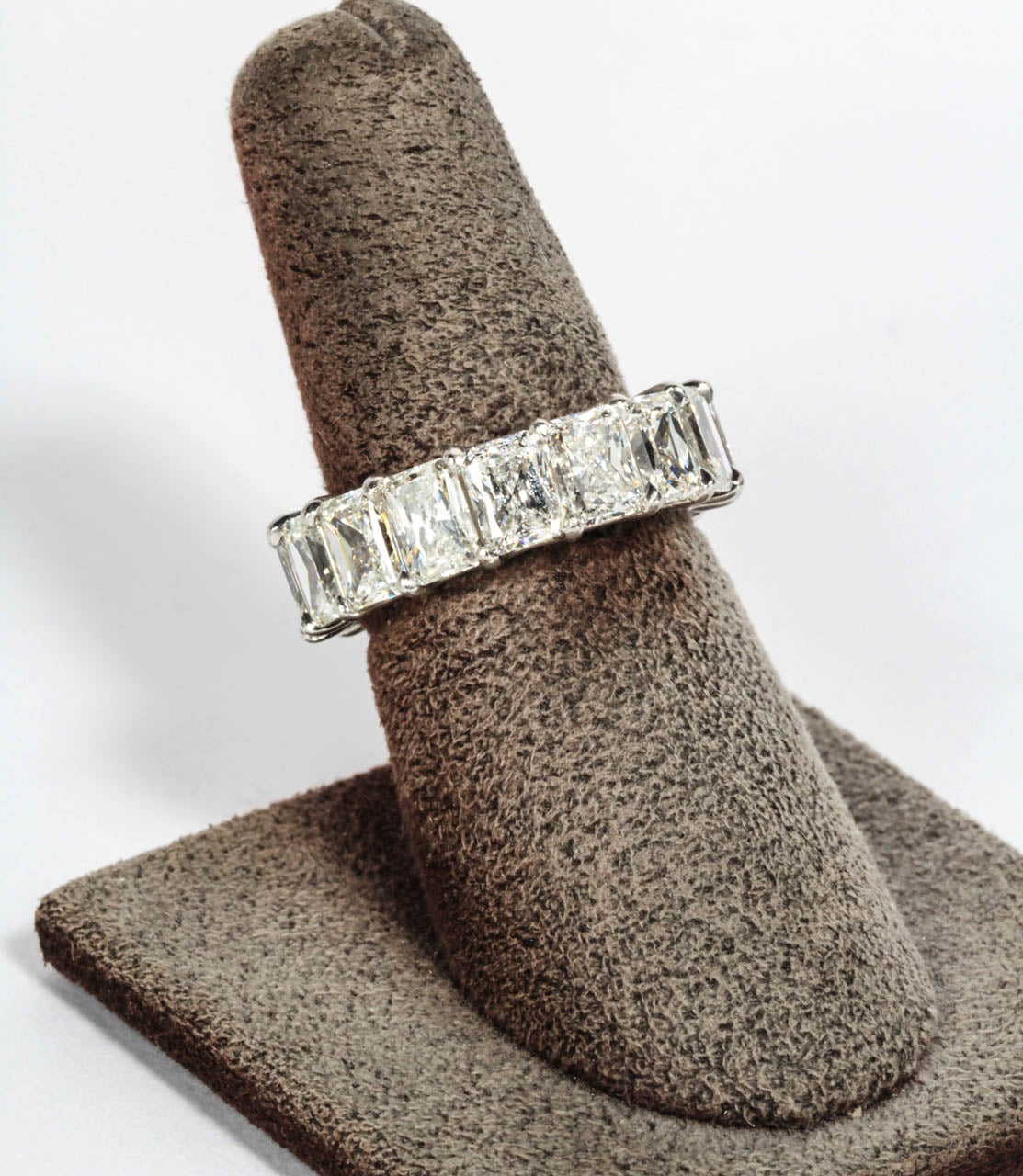 https://a.1stdibscdn.com/archivesE/jewelry/1stdibs/102413/DiamondSceneCC_MDR//09/IMG_9492.jpg