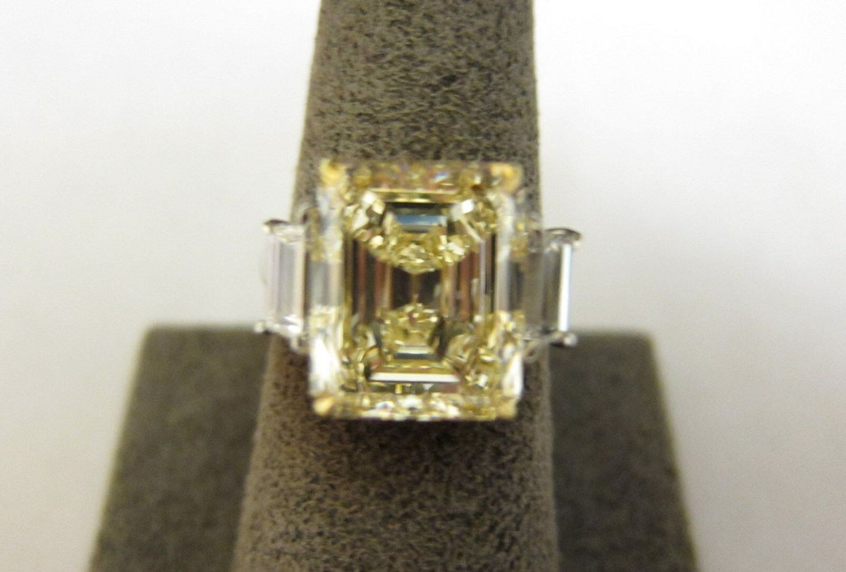 FANCY LIGHT YELLOW DIAMOND DIAMOND TWO TRAPEZOID ENGAGEMENT RING