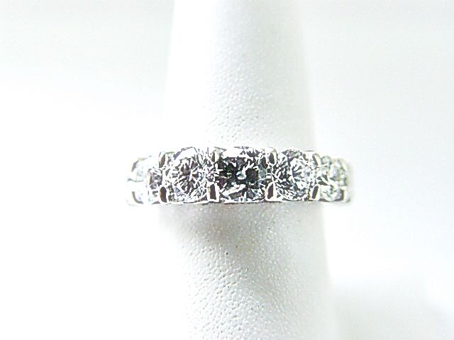 DIAMOND 18 GRADUATED ROUND BRILLIANT SH BAND FROM LARGE