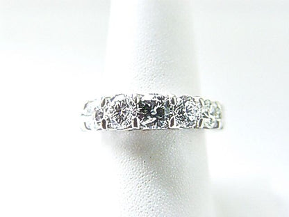 DIAMOND 18 GRADUATED ROUND BRILLIANT SH BAND FROM LARGE