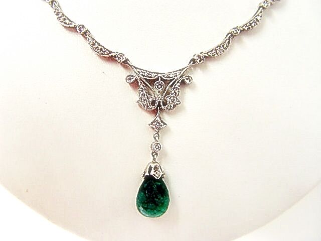 EMERALD BRIOLETTE SHAPE DIAMOND ROUND BRILLIANT SHAPE