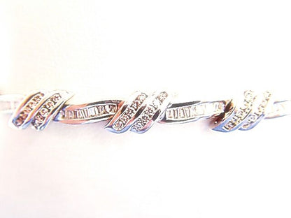 ROUND BRILLIANT CUT AND BAGUETTE CUT CHANNEL SET DIAMOND