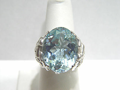 AQUAMARINE OVAL SHAPE 19.80X15.10X9.31MM SET IN A ANGEL RING DIAMOND ROUND AQUA