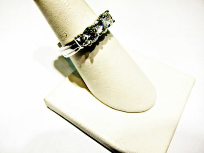 DIAMOND THREE STONE BAND GROOVED