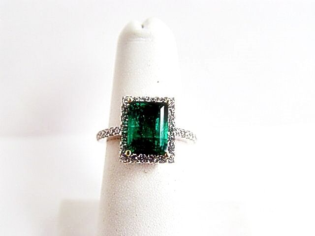 EMERALD GREEN RECTANGLE SHAPE 9.14X 6.92X 5.33MM DIAMOND