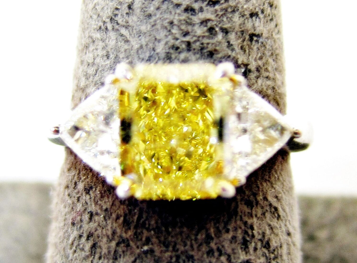 GIA CERTIFIED FANCY INTENSE YELLOW SI1 DIAMOND RADIANT SHAPE TRILLION ENGAGEMENT