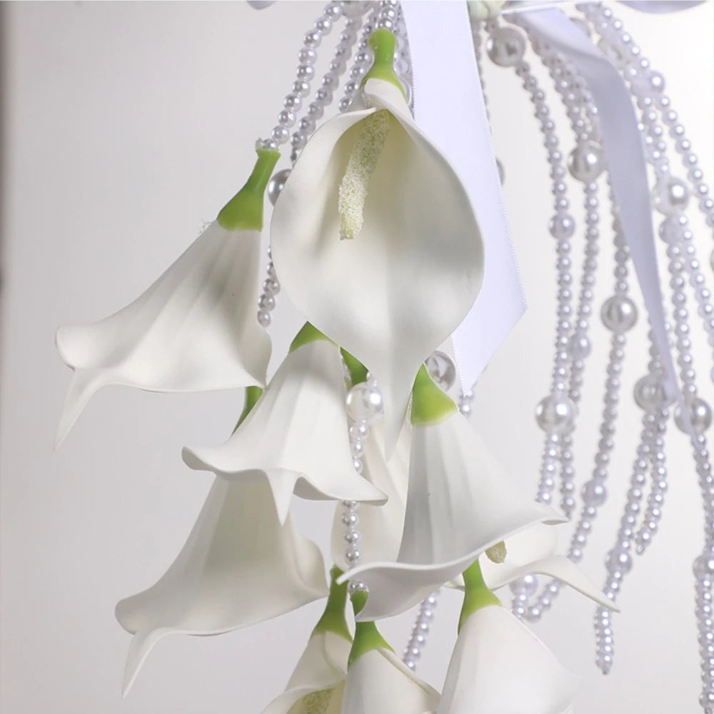 Minimalist White Calla Lily Bridal Bouquet Artificial Pearl Chain Tassel Hand Flower for Wedding Ceremony Home Decor Gift Giving