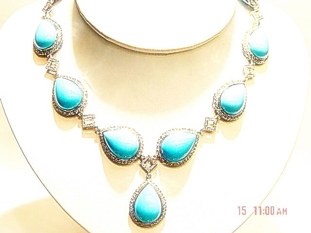 DIAMOND ROUND BRILLIANT SHAPE TURQUOISE NECKLACE