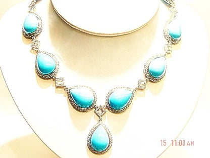 DIAMOND ROUND BRILLIANT SHAPE TURQUOISE NECKLACE