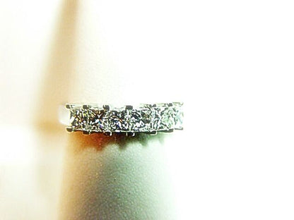 DIAMOND PRINCESS SHAPE 6 STONE COMMON PRONG SET DIAMOND BAND