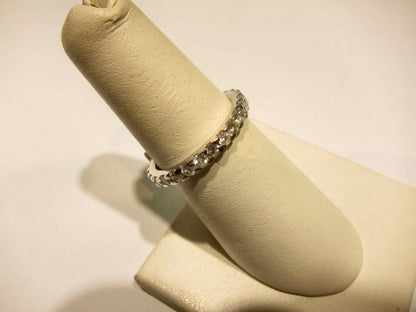DIAMOND ROUND BRILLIANT SHAPE ETERNITY BAND GROOVED SET DIAMOND RING